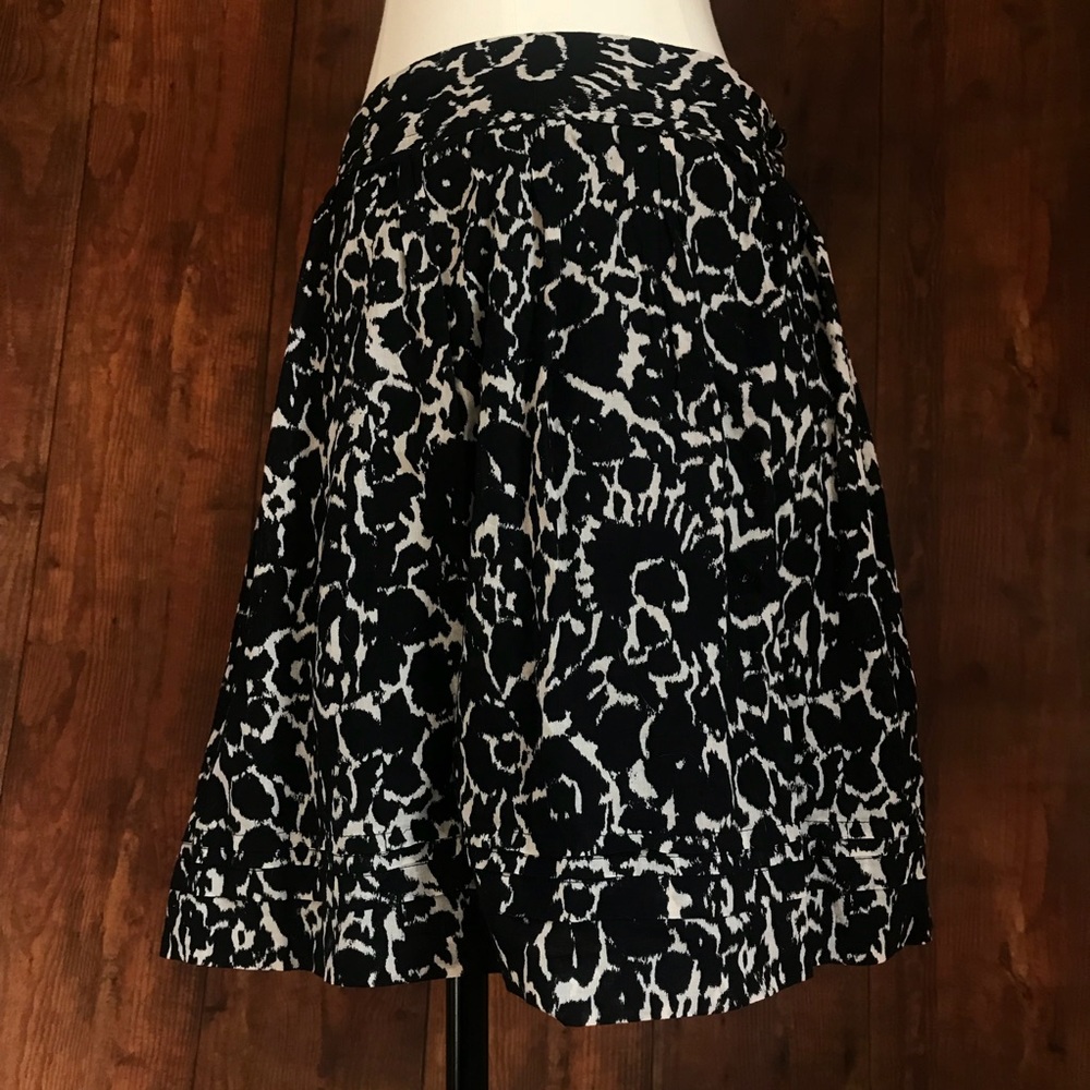 LOFT Ann Taylor Black&Cream Patterned A Line Skirt